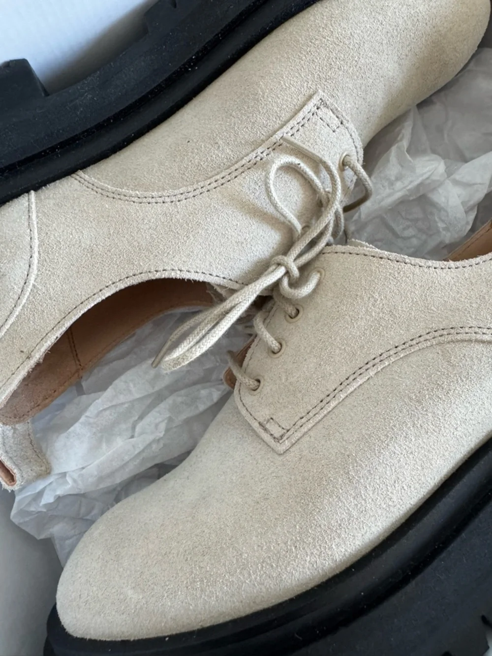 & Other Stories Beige Suede Lace-Up Women's Oxford Shoes with Chunky Black Sole - Picture 10 of 11